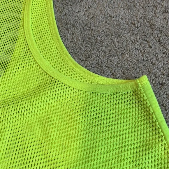 Jessica Simpson workout tank top - Picture 7 of 9